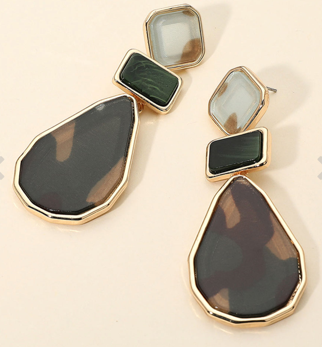 Geometric Link Drop Earrings _ CAMO