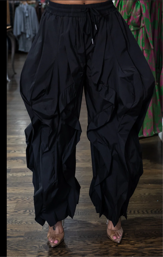 No Drama Ruffle Drawstring Jogger Pants_Black