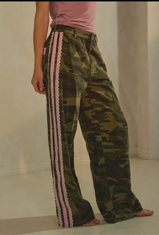 Washed Camo Ptint w/Pink Lace Side Detail