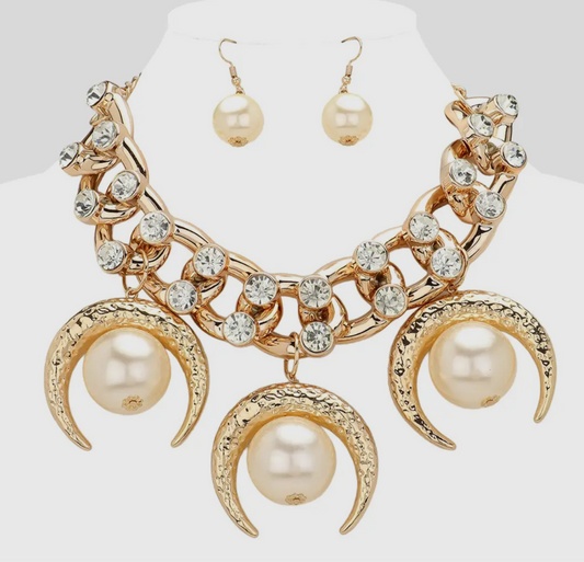Pretty In Pearl Crescent Oversized Necklace Set